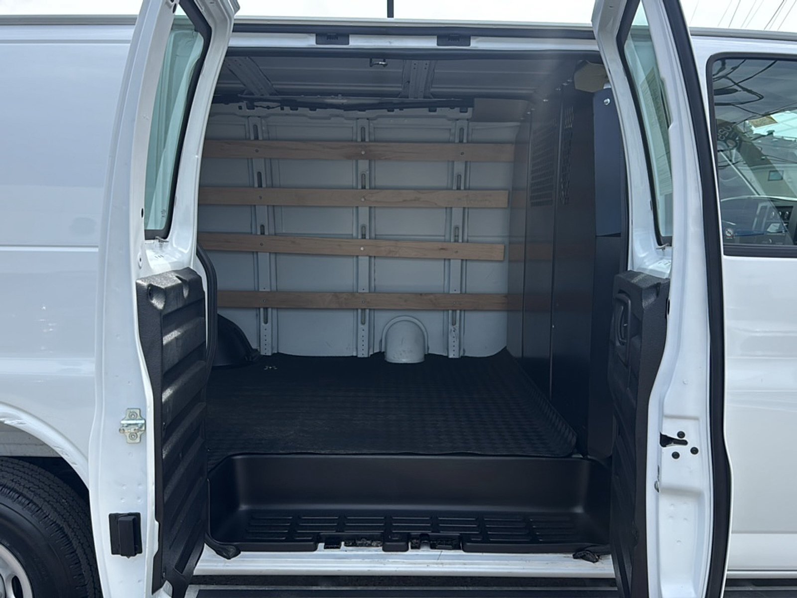 Certified 2025 Chevrolet Express 2500 w/ Driver Convenience Package RWD image 23