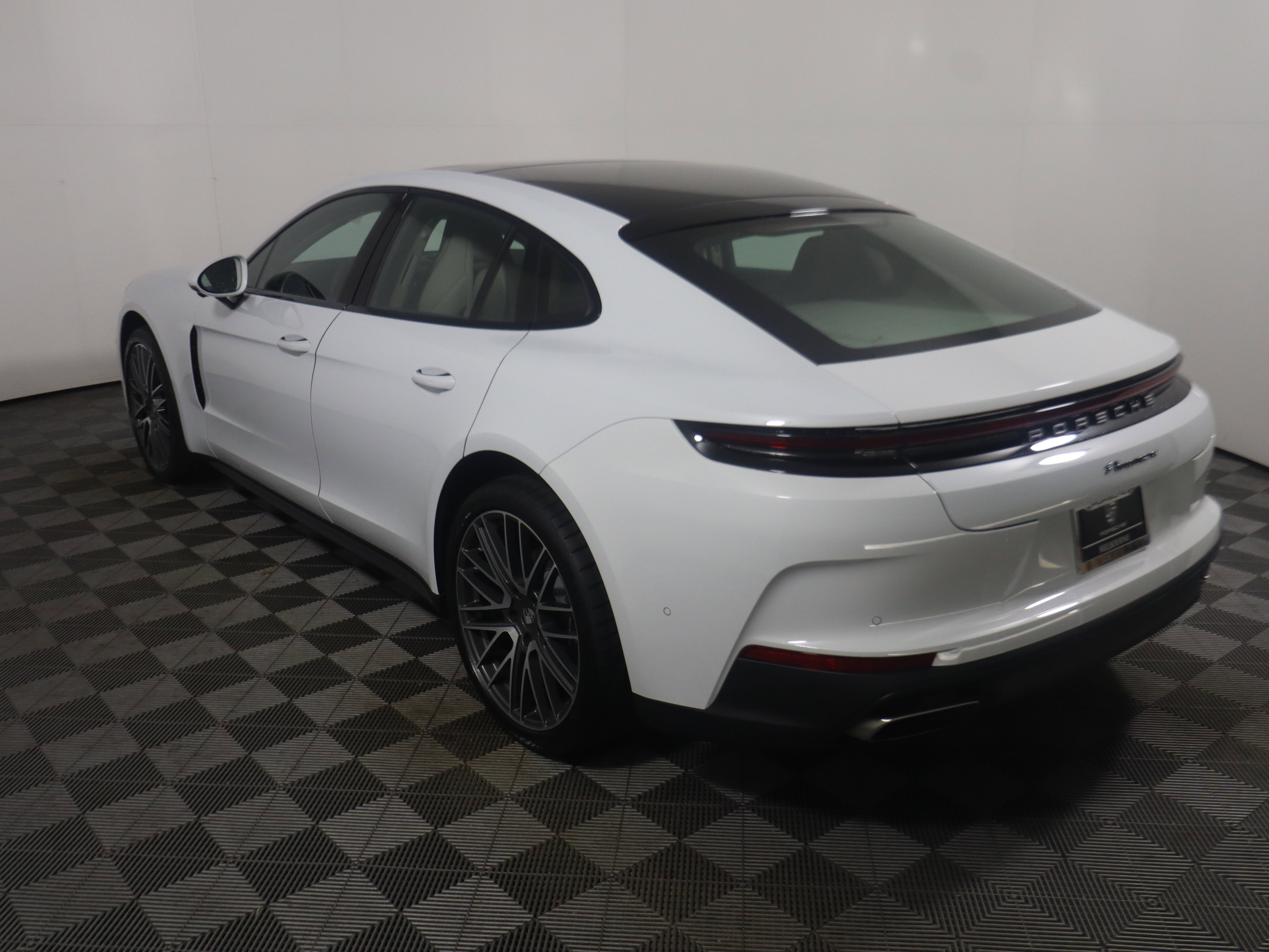 New 2026 Porsche Panamera image 3