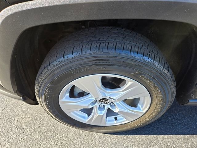 Used 2021 Toyota RAV4 XLE FWD image 22