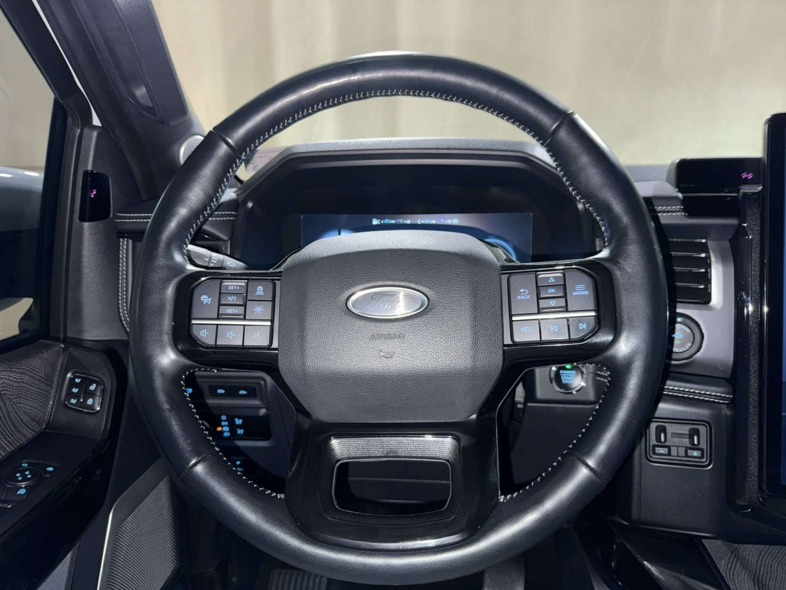 Used 2023 Ford F150 Lightning Platinum AWD/4WD image 24