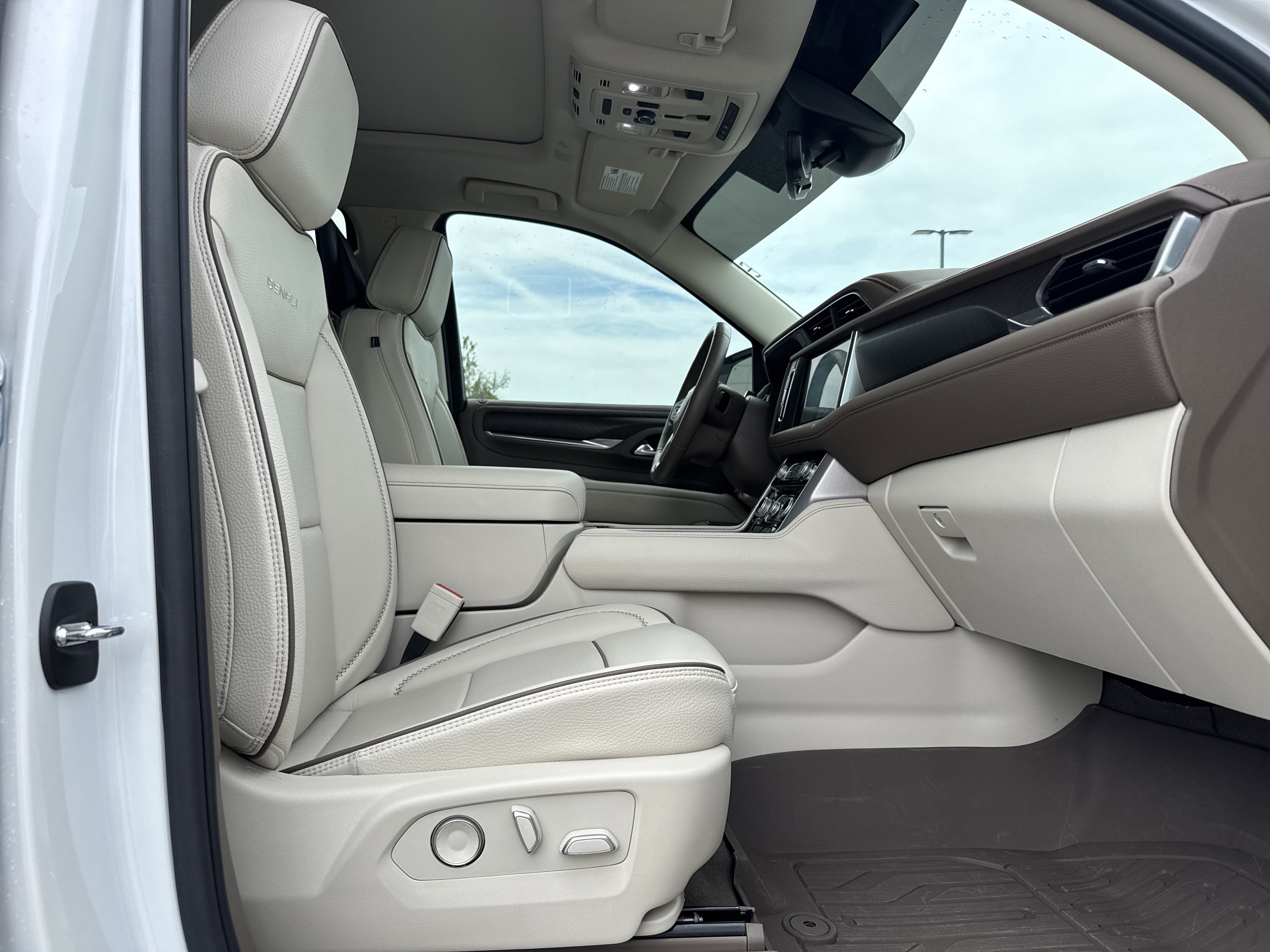 Used 2024 GMC Yukon Denali w/ Advanced Technology Package image 36