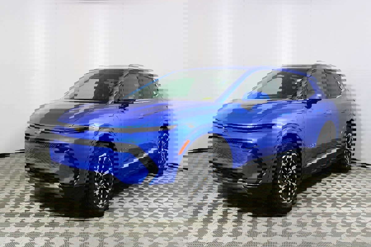 Used 2024 Chevrolet Equinox EV LT image 3