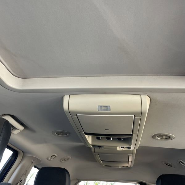 Used 2015 Chrysler Town & Country Limited image 18