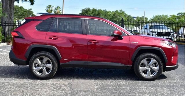 Certified 2021 Toyota RAV4 XLE Premium AWD/4WD image 9