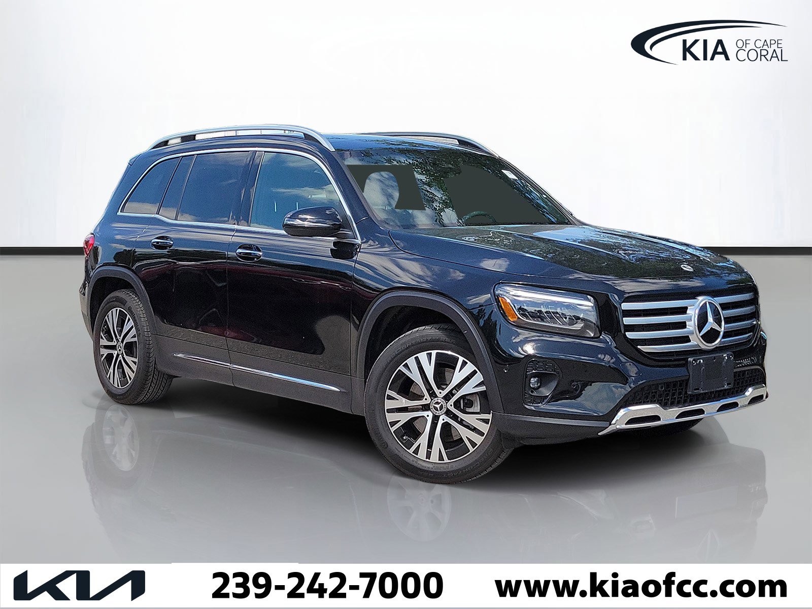 Used 2024 Mercedes-Benz GLB 250 4MATIC image 1