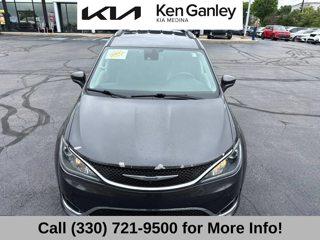 Used 2017 Chrysler Pacifica Touring-L Plus w/ Advanced Safetytec Group FWD image 17