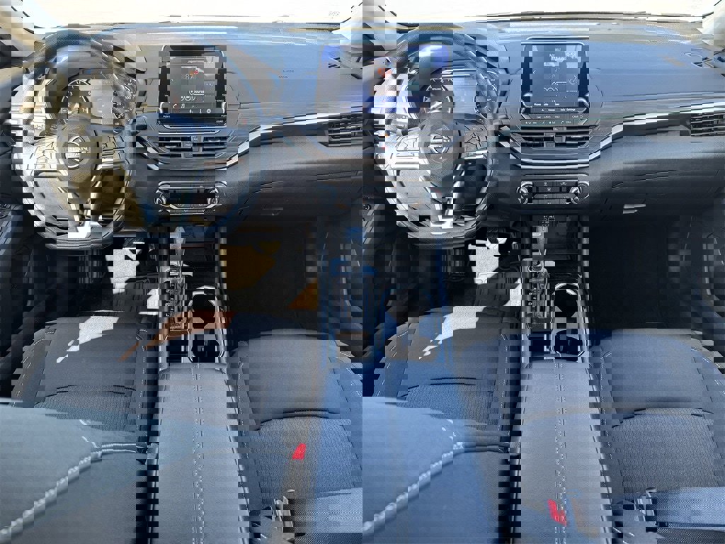 Used 2024 Nissan Altima 2.5 SV image 9