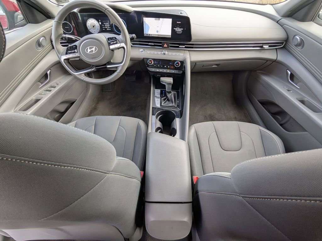 Used 2025 Hyundai Elantra SEL image 27