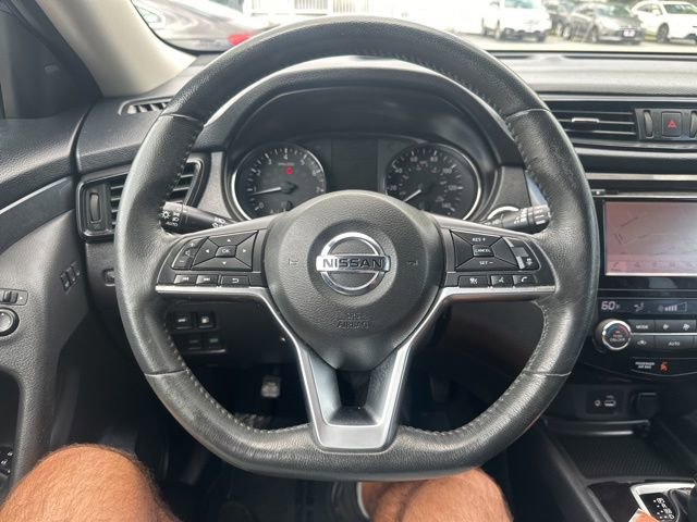 Used 2018 Nissan Rogue SV w/ Premium Package FWD image 25