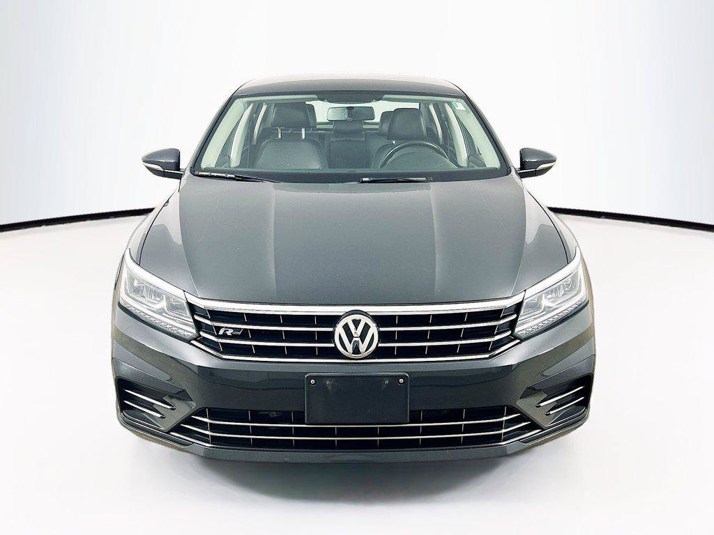 Used 2018 Volkswagen Passat 2.0T R-Line w/ R-Line Lighting Package FWD image 2