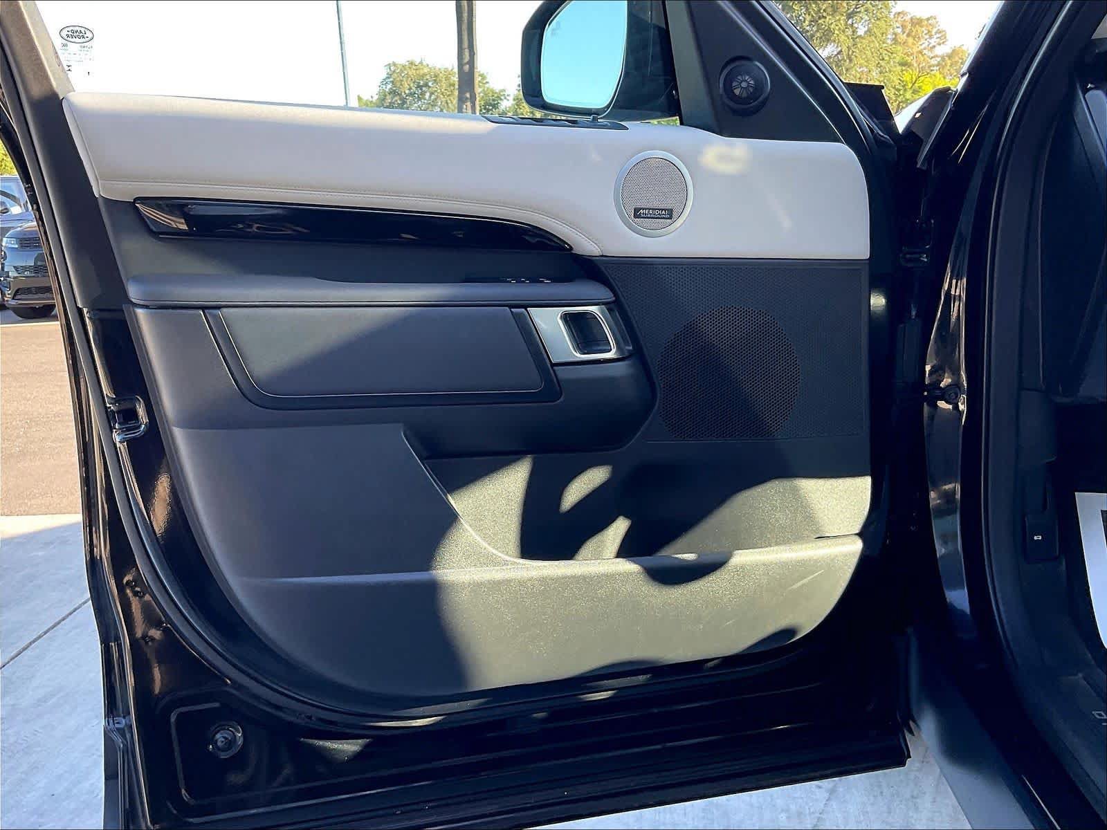 Used 2025 Land Rover Discovery S AWD/4WD image 25