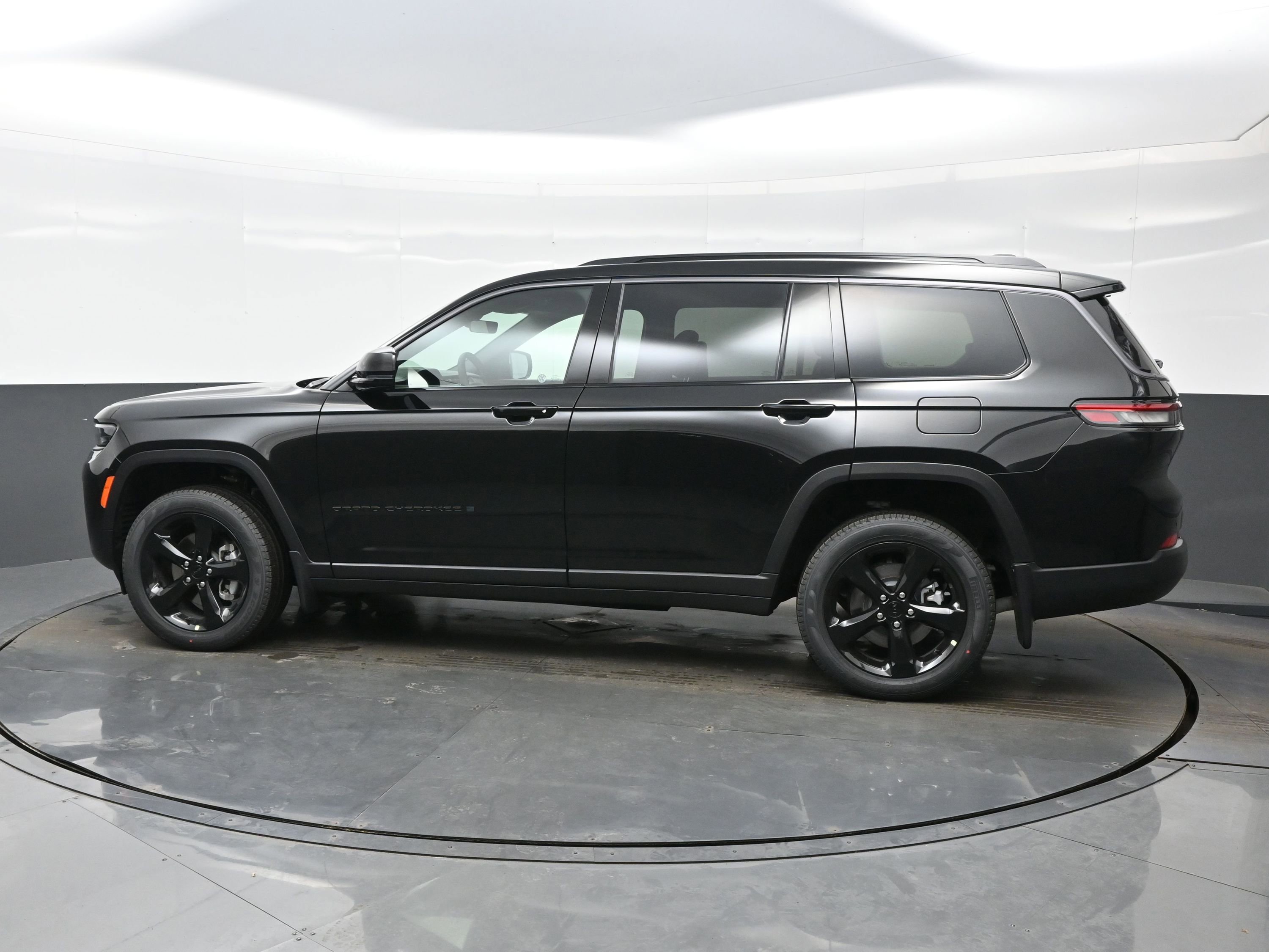 New 2026 Jeep Grand Cherokee L Limited w/ Limited Altitude Package AWD/4WD image 3
