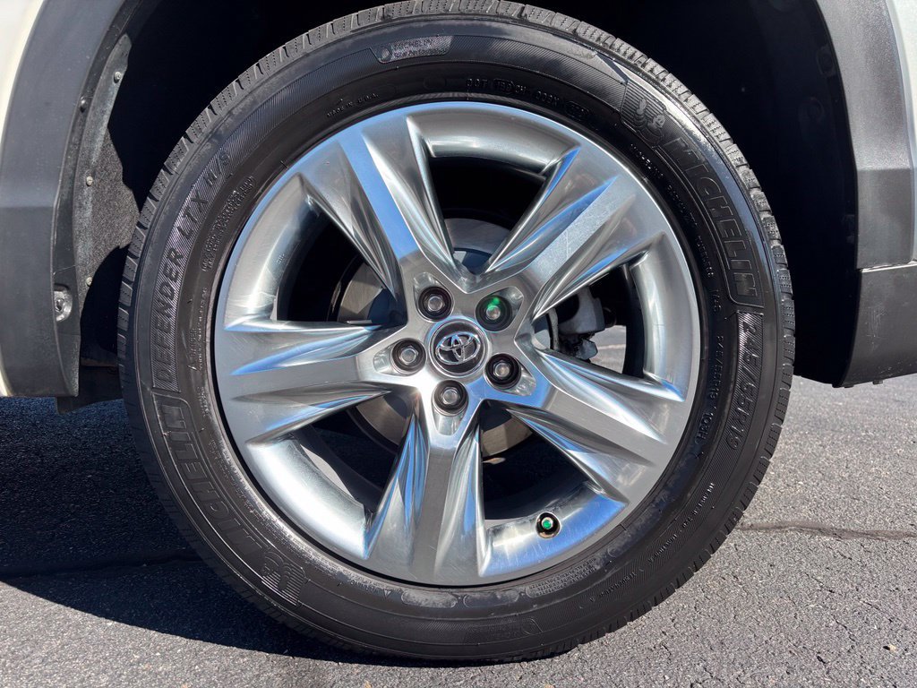 Used 2019 Toyota Highlander Limited FWD image 15