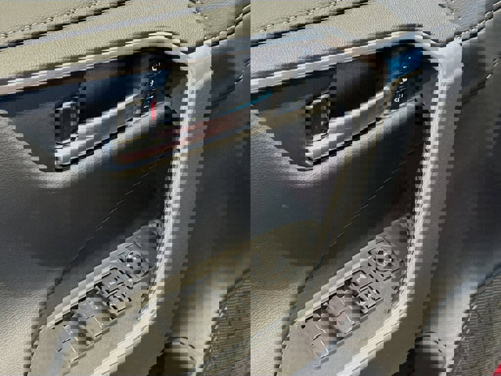 New 2025 Toyota RAV4 Limited image 8