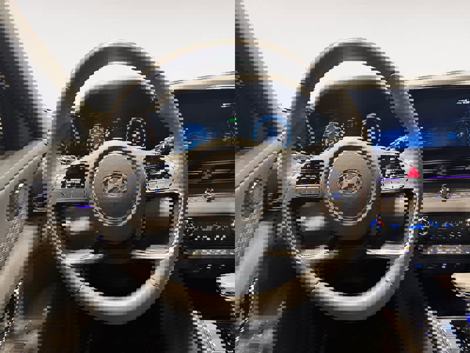 Used 2025 Hyundai Elantra SEL image 13