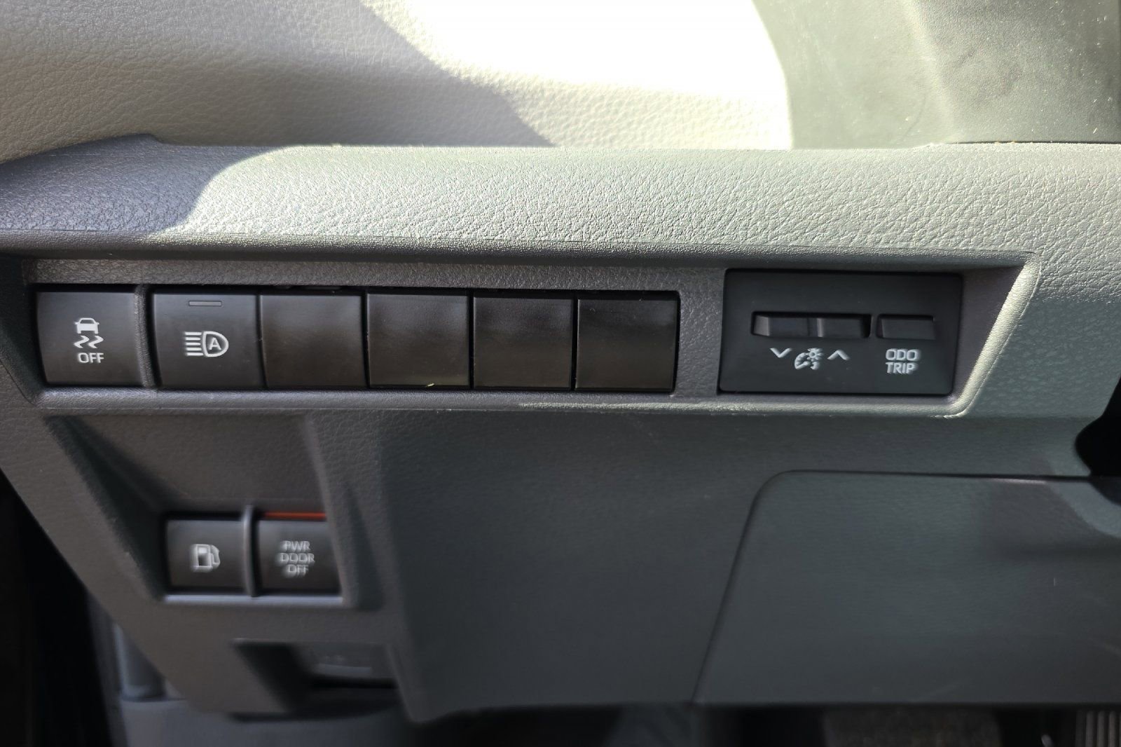 Used 2024 Toyota Sienna XLE image 31