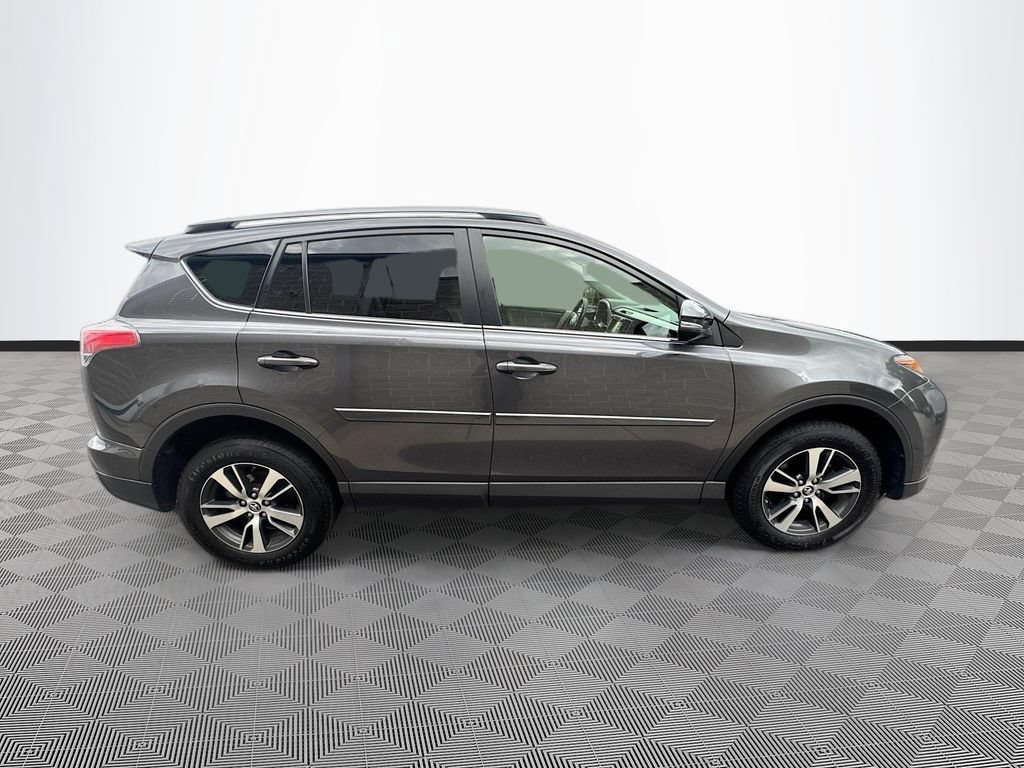 Used 2017 Toyota RAV4 XLE AWD/4WD image 30