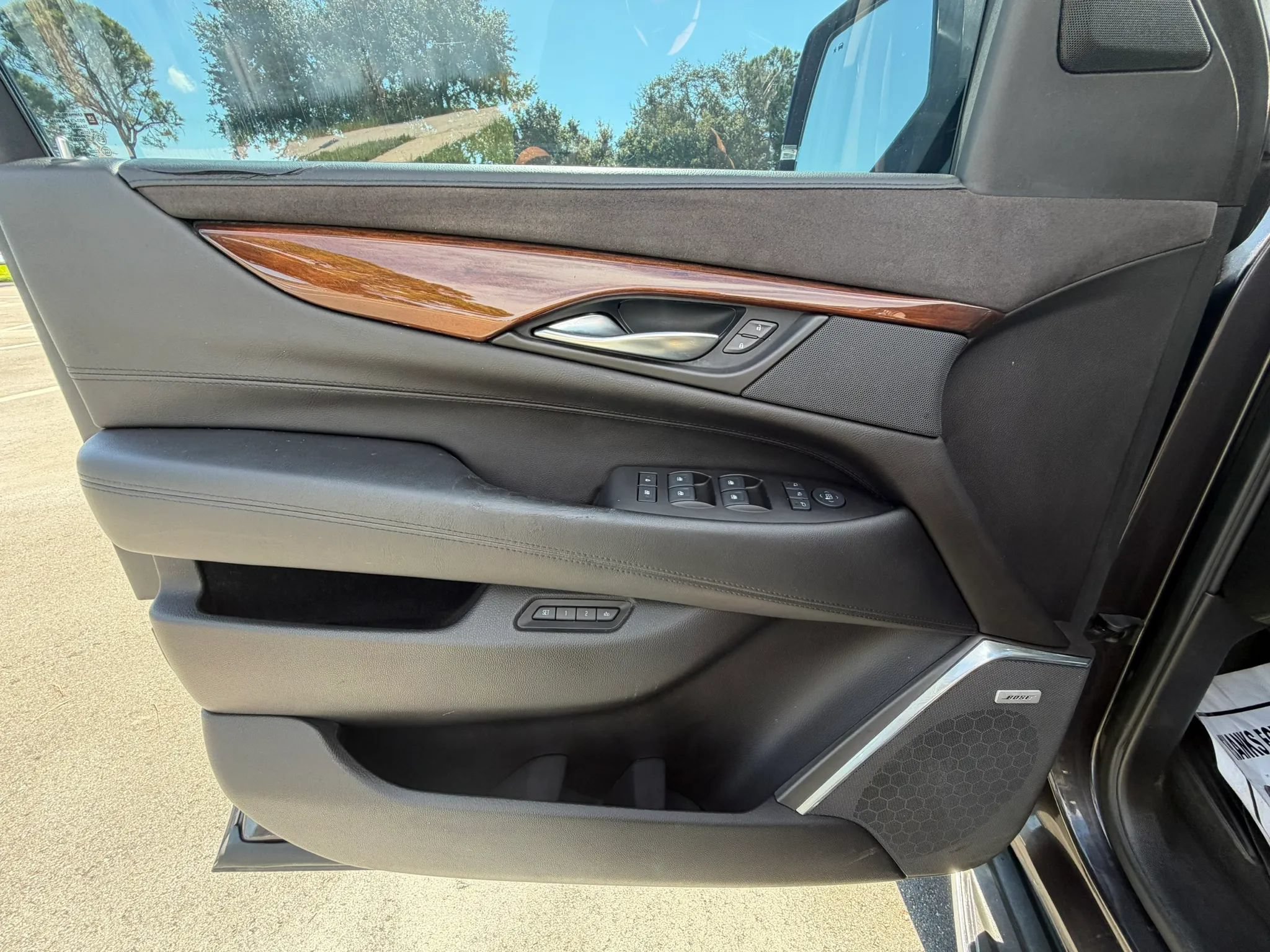 Used 2016 Cadillac Escalade Luxury RWD image 33