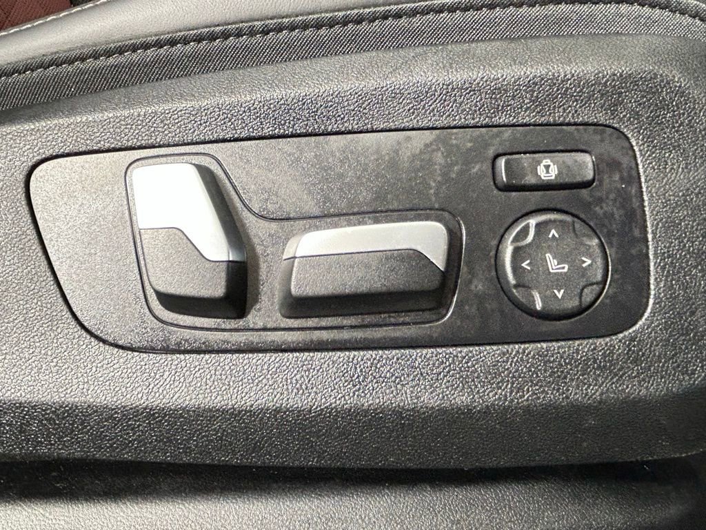 Used 2024 BMW X6 xDrive40i w/ Executive Package image 12