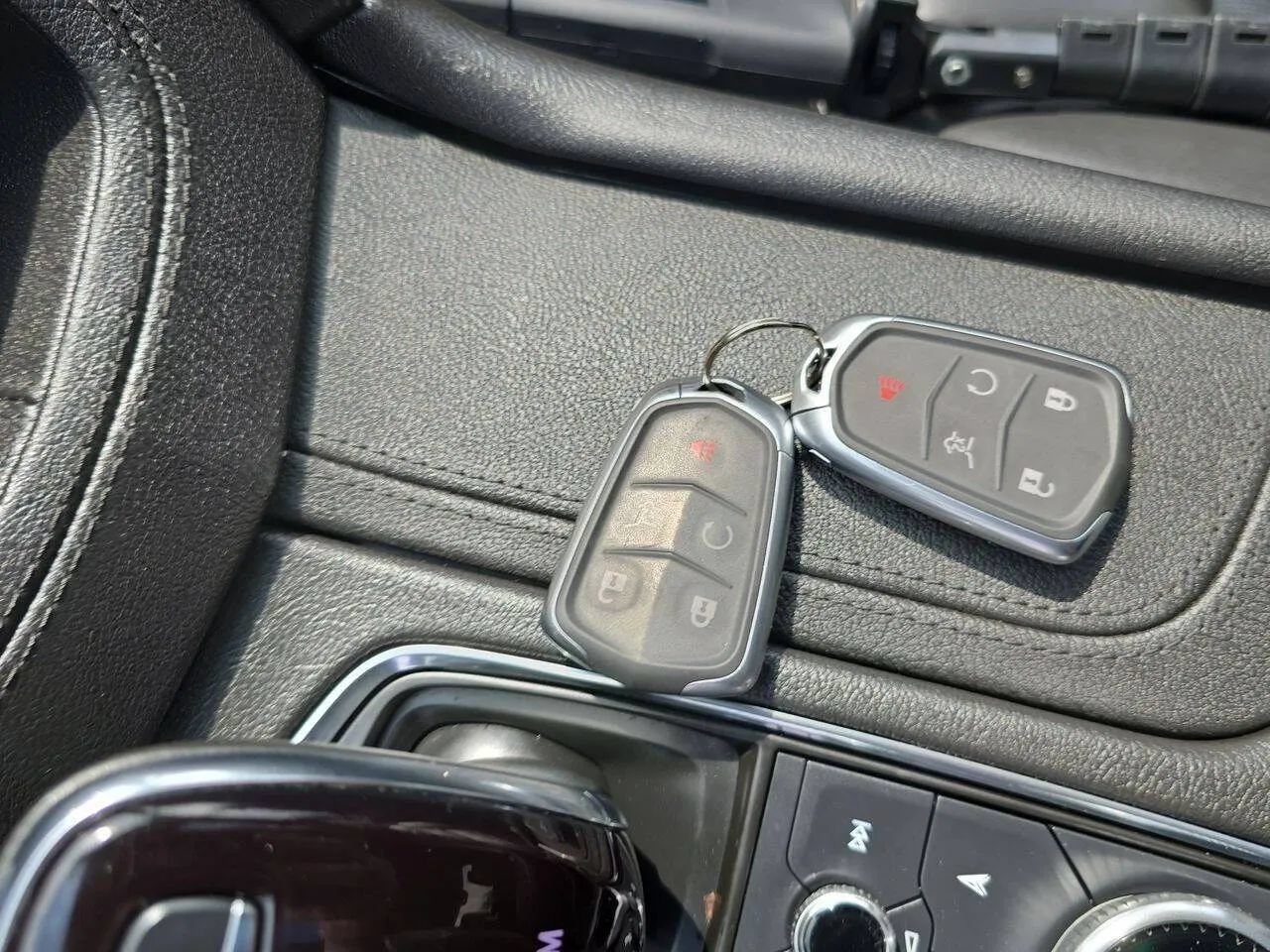 Used 2023 Cadillac XT6 Premium Luxury w/ Platinum Package AWD/4WD image 28