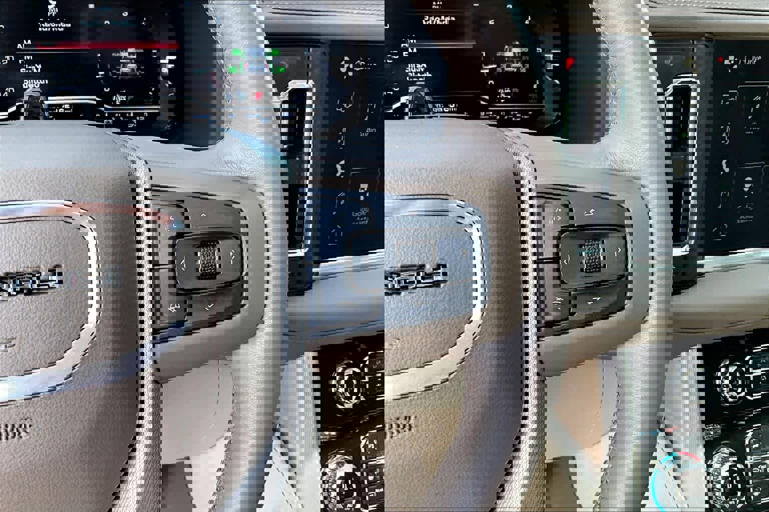 Used 2023 GMC Yukon Denali w/ Advanced Technology Package image 25