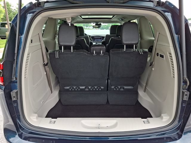 Used 2022 Chrysler Pacifica Limited AWD/4WD image 30