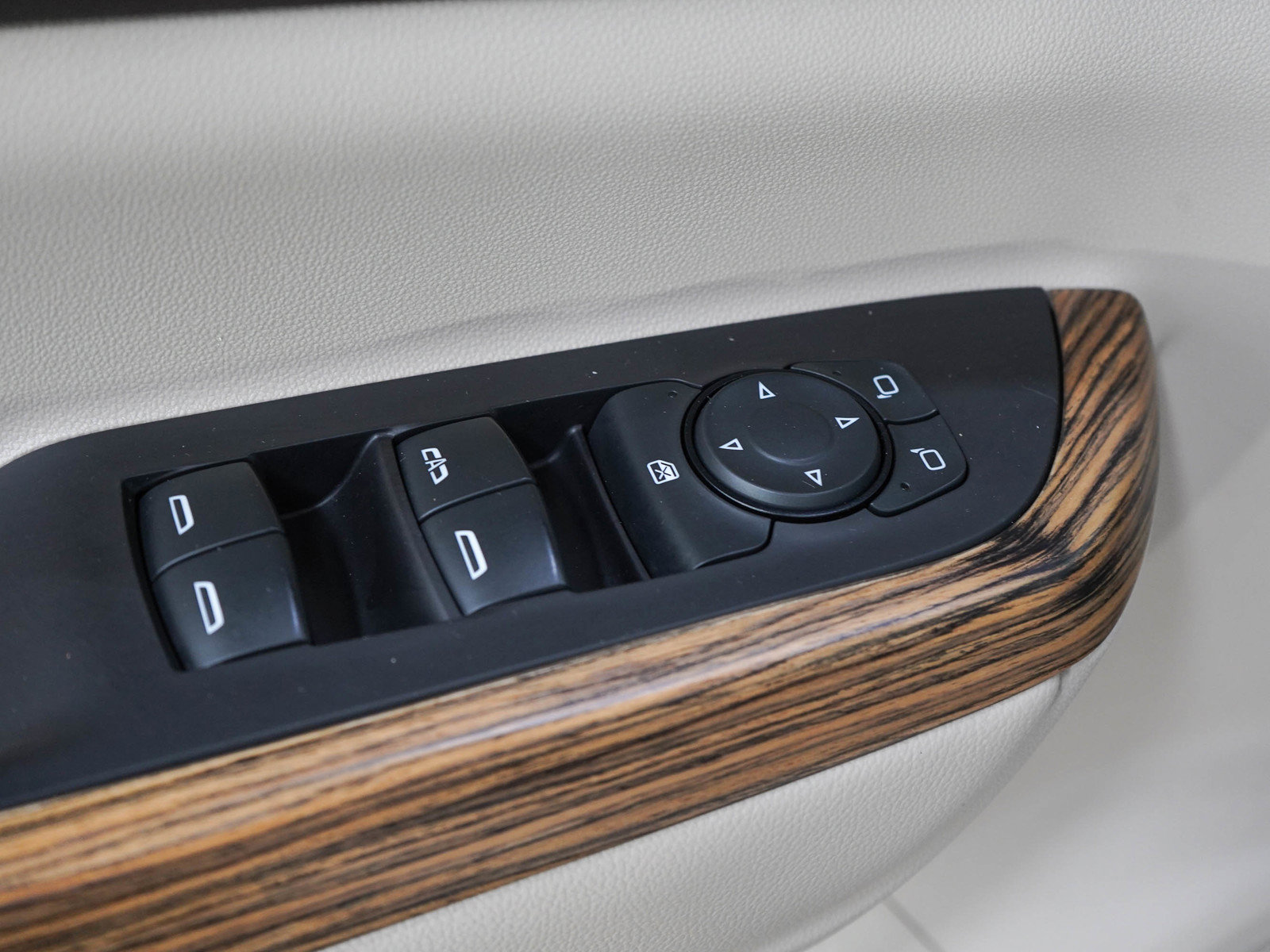 Used 2019 GMC Acadia Denali AWD/4WD image 23