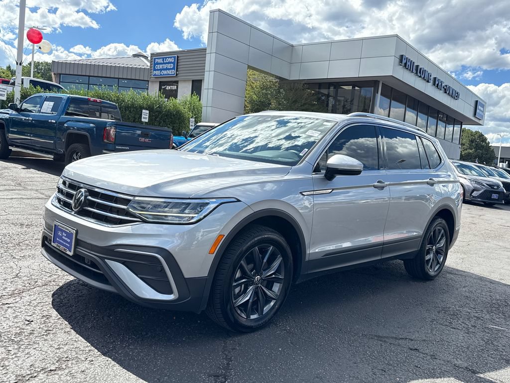 Used 2023 Volkswagen Tiguan SE AWD/4WD image 4