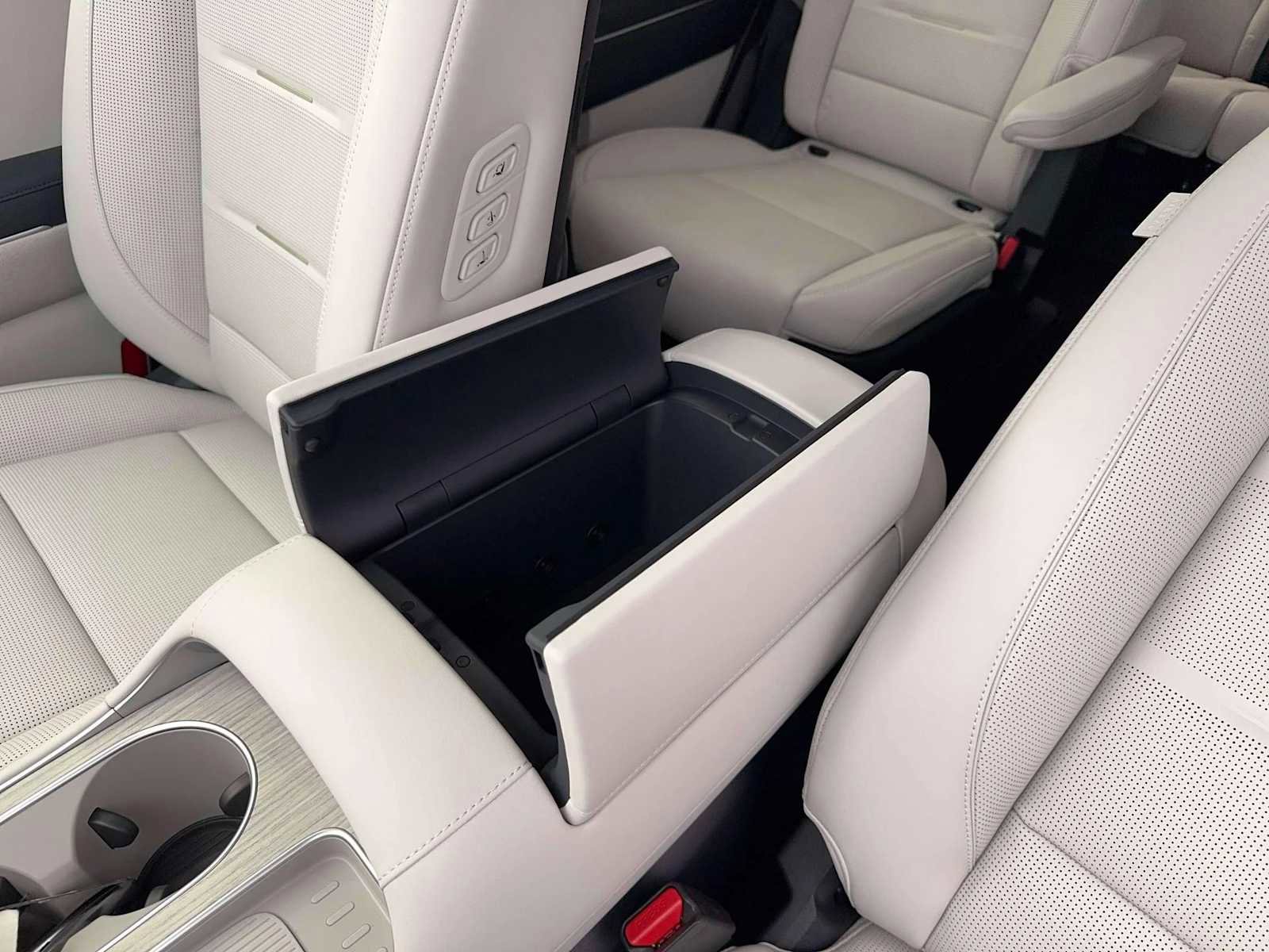 New 2026 Hyundai Palisade Calligraphy FWD image 18