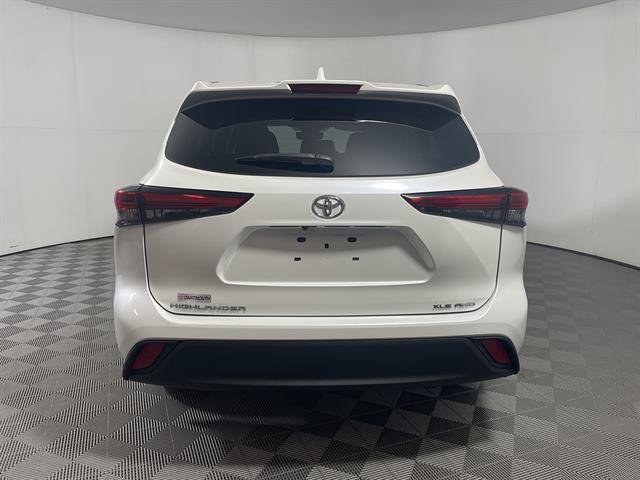 Certified 2020 Toyota Highlander XLE AWD/4WD image 6