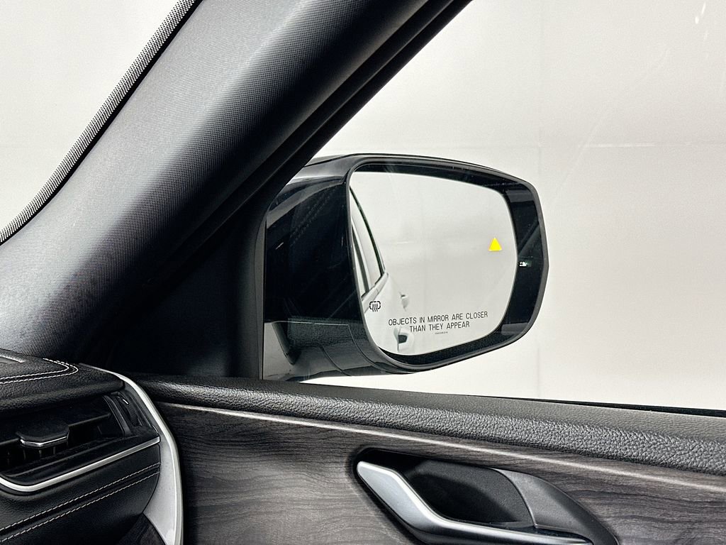 Certified 2025 Jeep Grand Cherokee Limited image 28