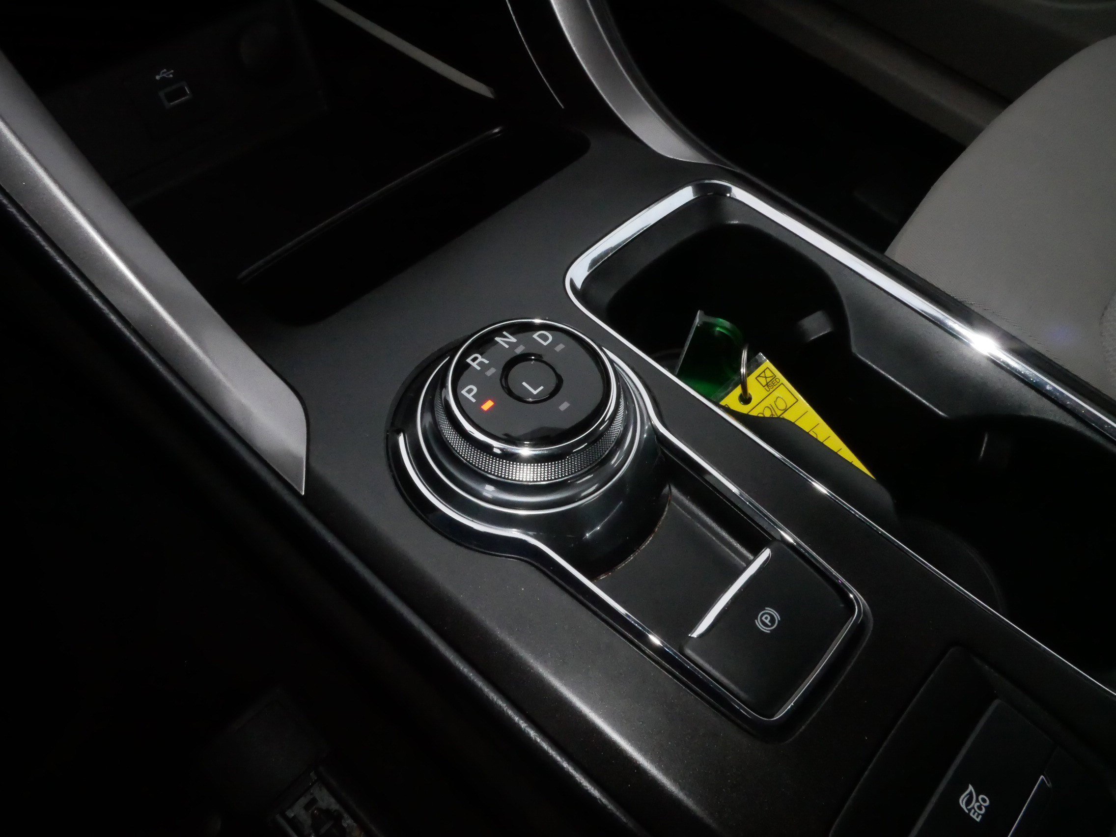 Used 2018 Ford Fusion SE image 24