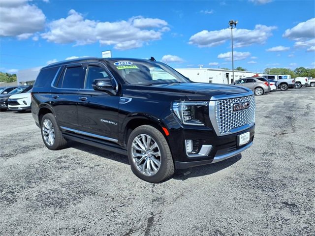 Used 2021 GMC Yukon Denali w/ Denali Premium Package image 3