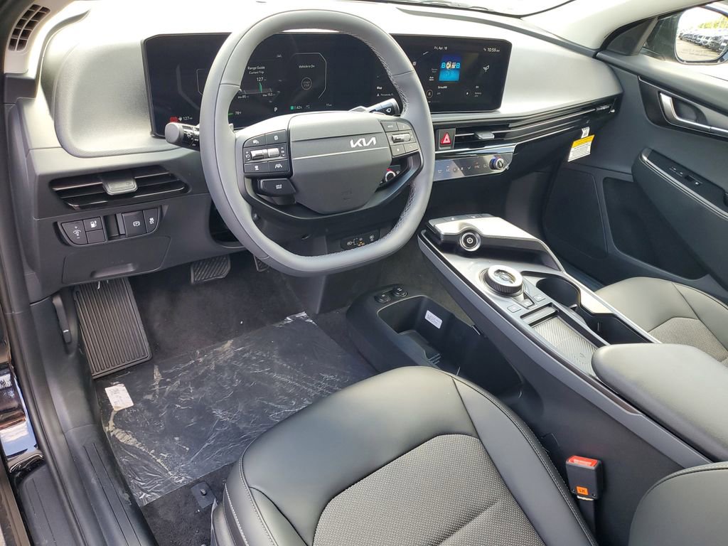 New 2025 Kia EV6 Light w/ Light LR Technology Package image 6