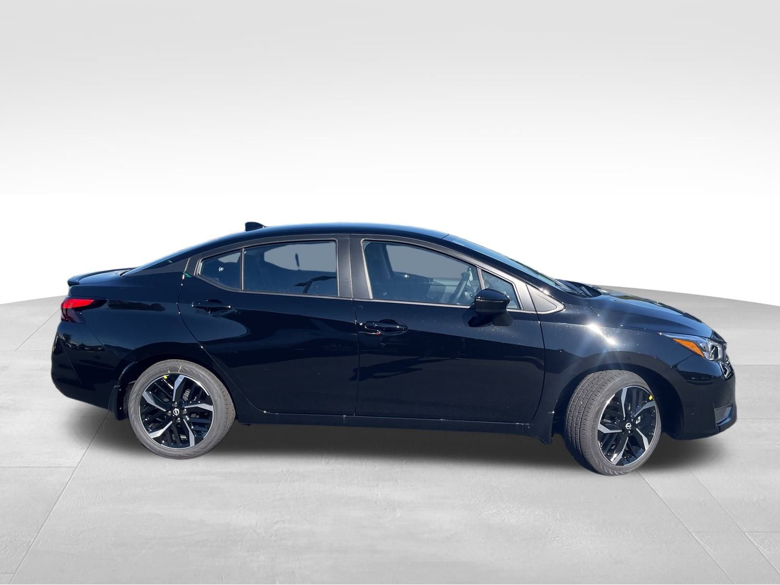 New 2025 Nissan Versa SR image 10