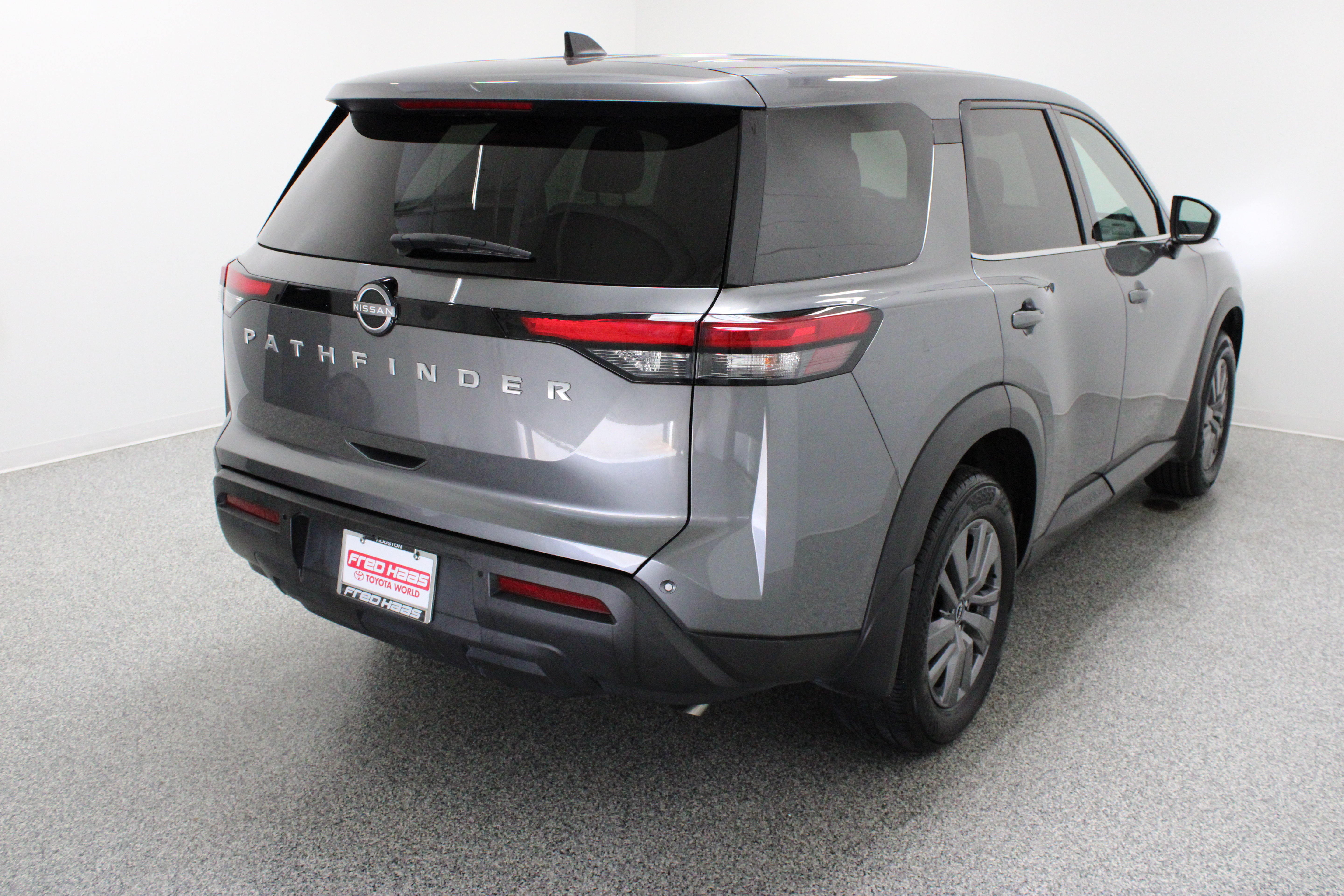 Used 2024 Nissan Pathfinder S FWD image 7