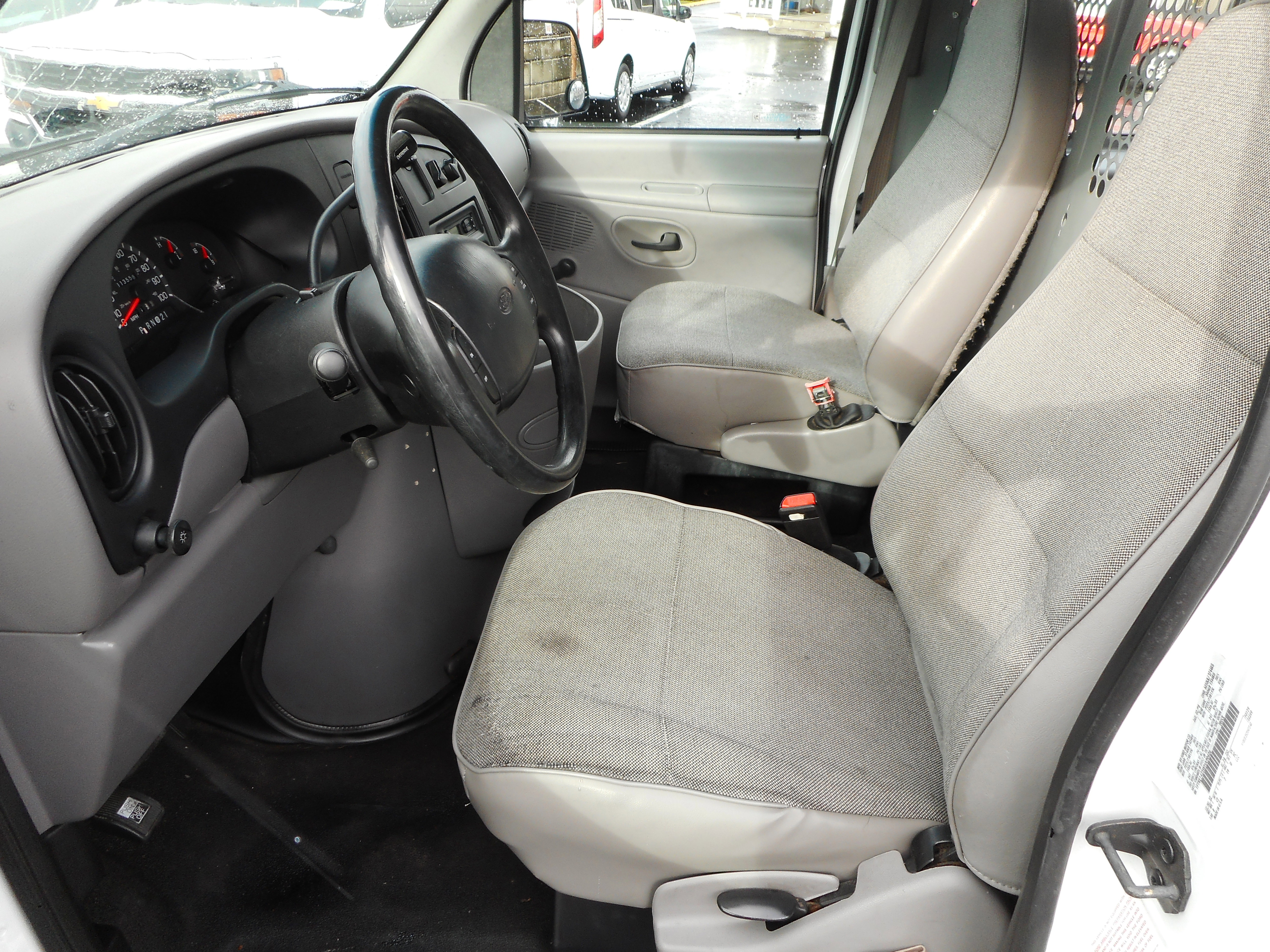 Used 1998 Ford E-150 and Econoline 150 image 13