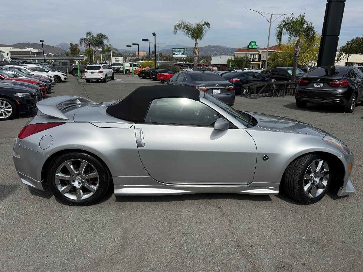 Used 2004 Nissan 350Z Touring RWD image 8