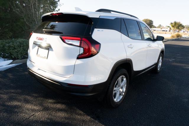 Used 2024 GMC Terrain SLE w/ Driver Convenience Package image 3