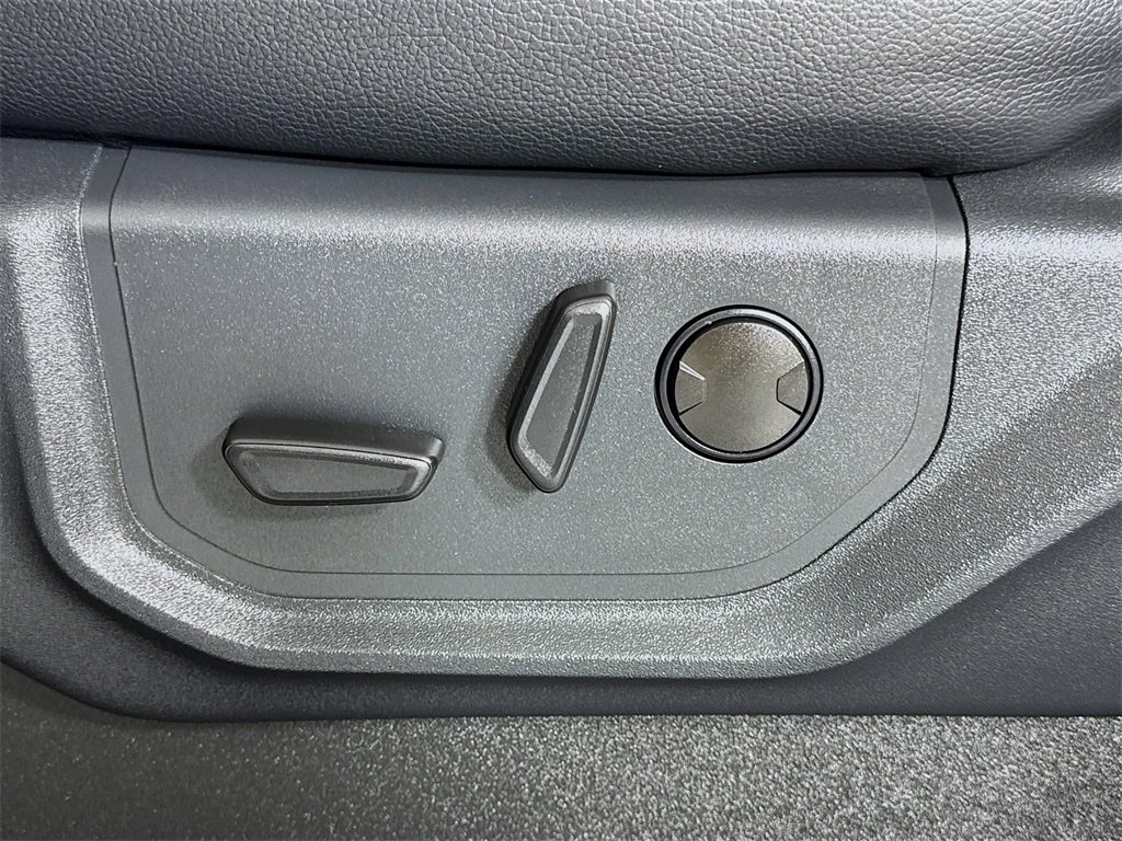 Used 2022 Ford F350 Lariat image 17