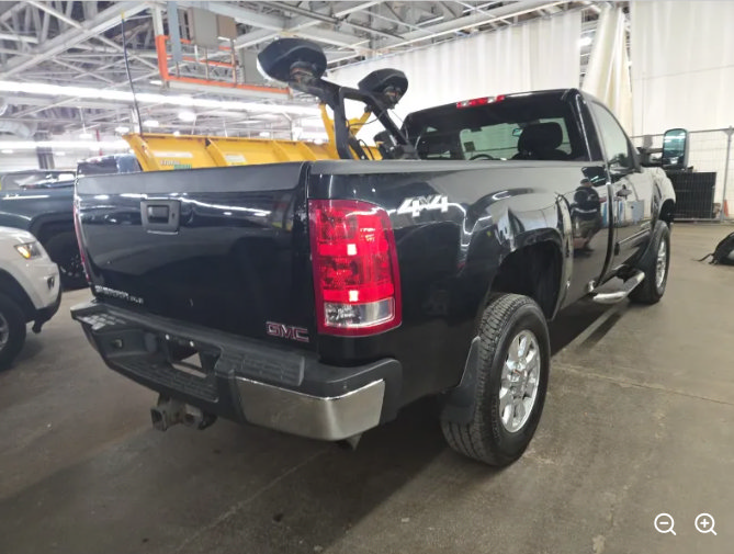 Used 2012 GMC Sierra 2500 SLE w/ SLE Preferred Package AWD/4WD image 4