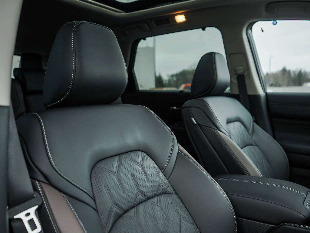 New 2026 Nissan Pathfinder Platinum w/ Cargo Package AWD/4WD image 12