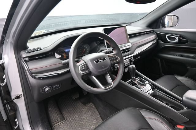 Used 2025 Jeep Compass Trailhawk AWD/4WD image 16
