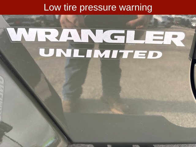 Used 2015 Jeep Wrangler Unlimited Sahara w/ Connectivity Group AWD/4WD image 11