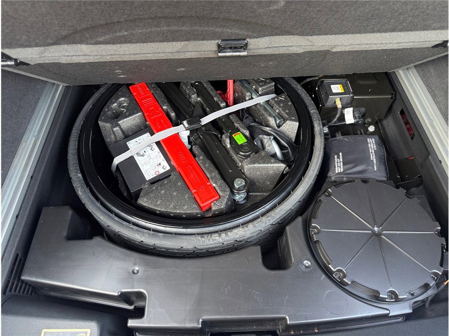 Used 2019 Lamborghini Urus AWD/4WD image 46
