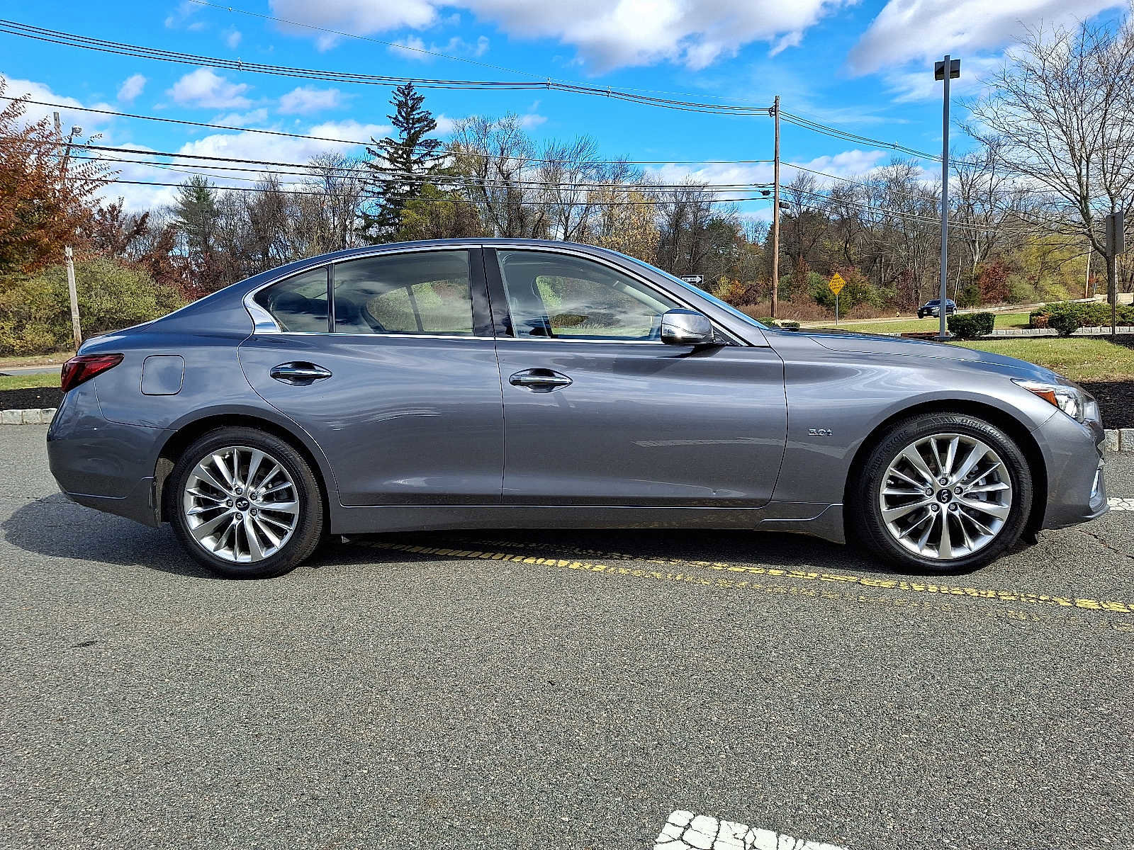 Used 2019 INFINITI Q50 Luxe w/ Essential Package (3.0T Luxe) image 7