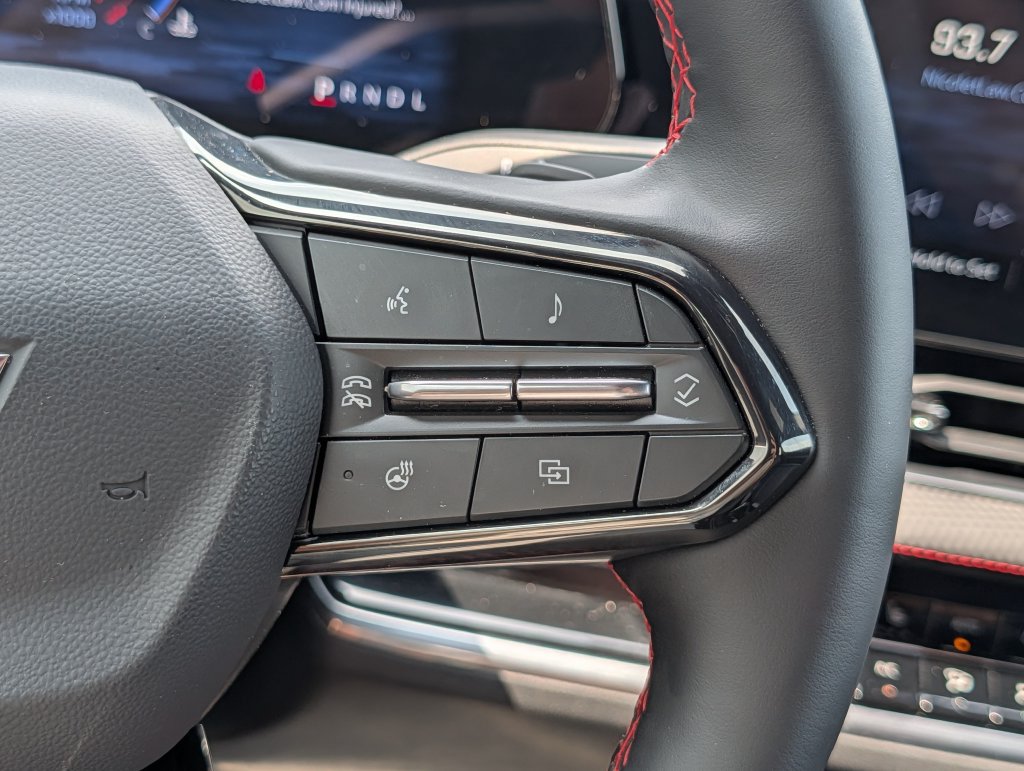 Used 2025 Chevrolet Equinox RS w/ Safety and Technology Package AWD/4WD image 23