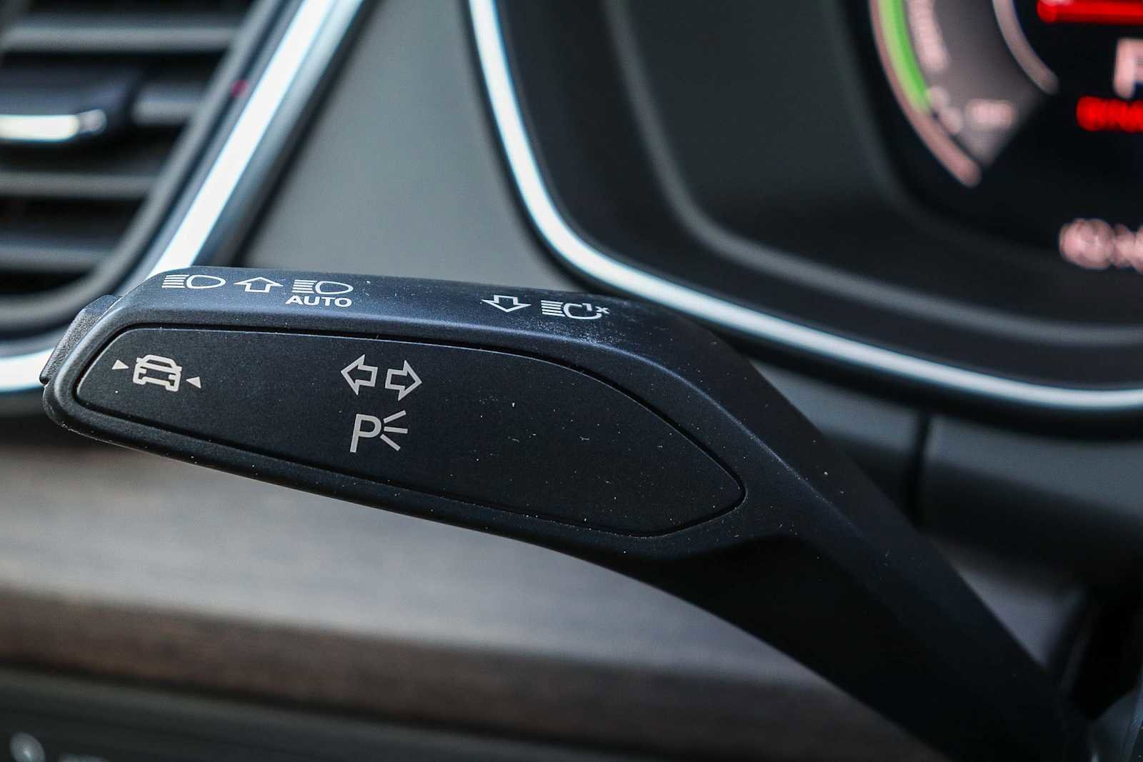 Used 2023 Audi Q5 e Premium w/ Convenience Package image 31