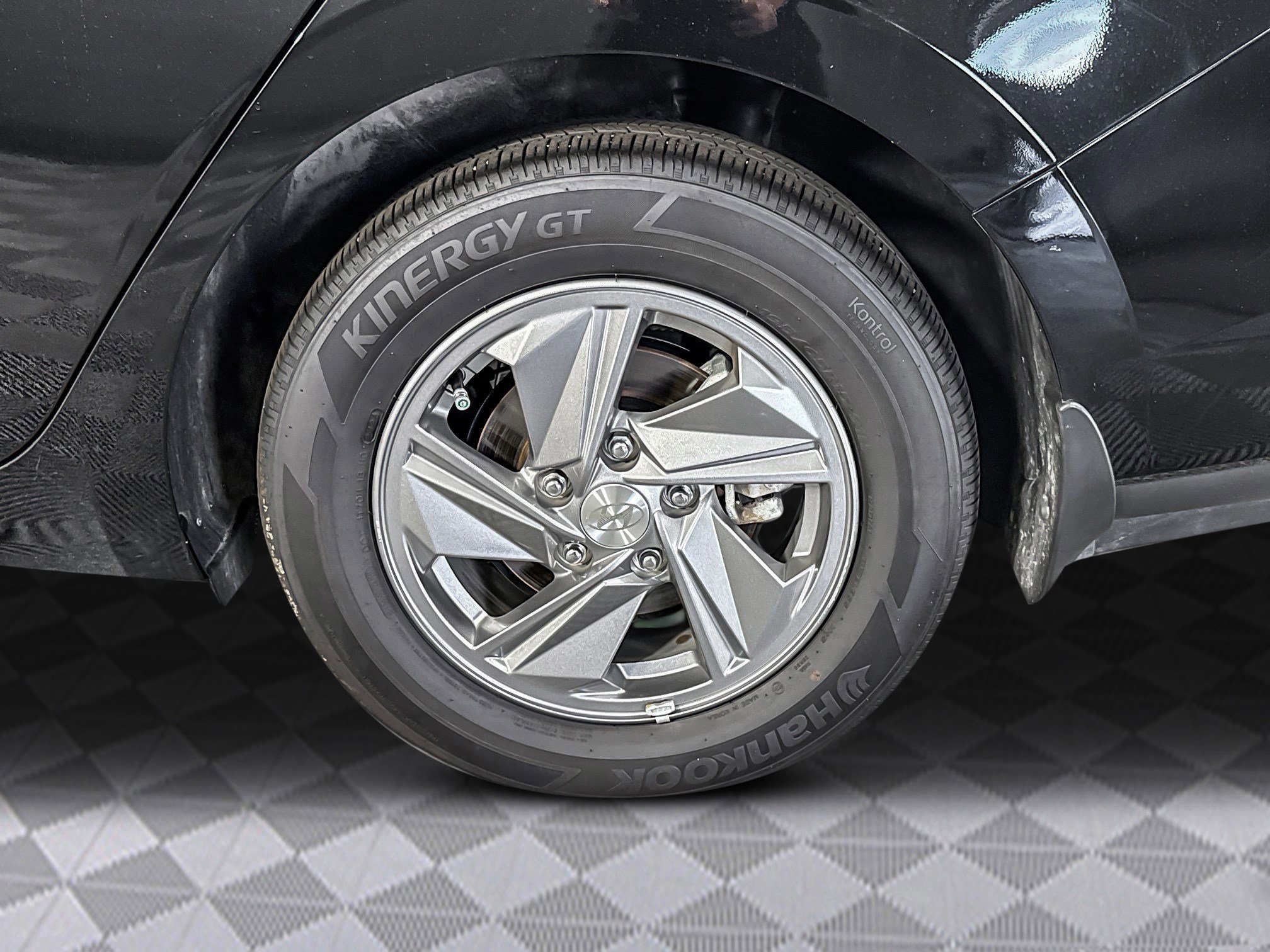 Used 2025 Hyundai Elantra SE image 36