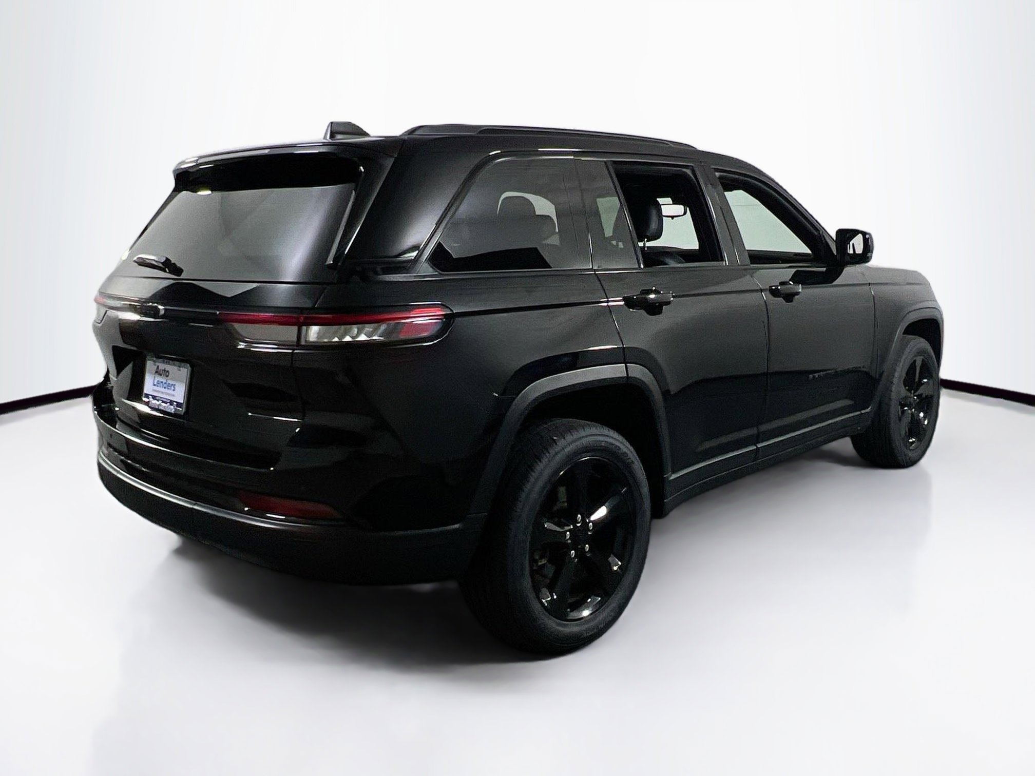 Used 2023 Jeep Grand Cherokee Altitude image 5